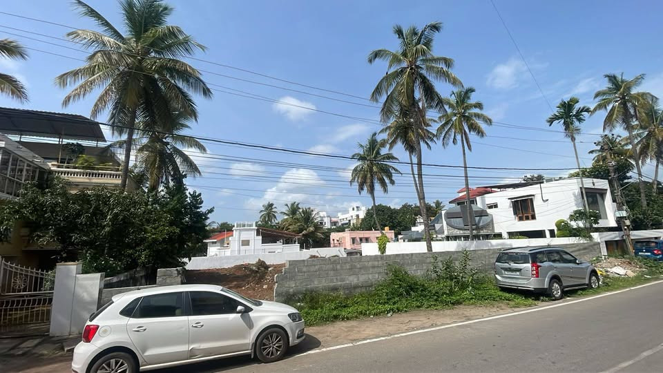 80*96 South facing site for sale